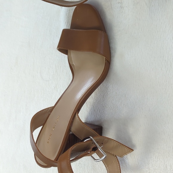 Ann Taylor Corey Block Heeled Sandal size 8 - Picture 3 of 5